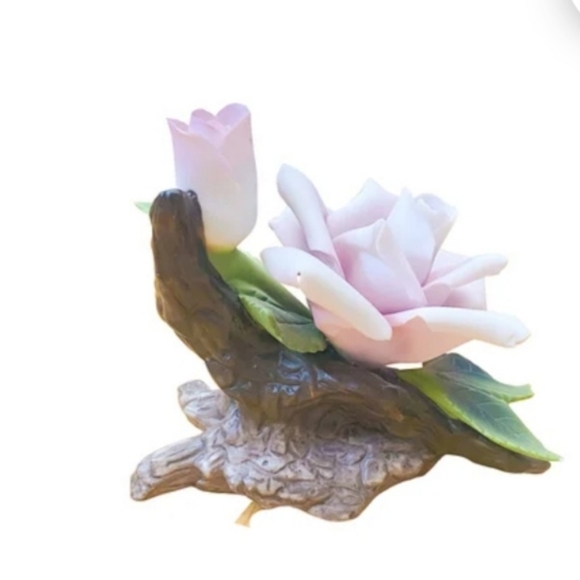 Andrea by Sadek porcelain rose figurine, pastel mauve color, 4" tall - Picture 3 of 5